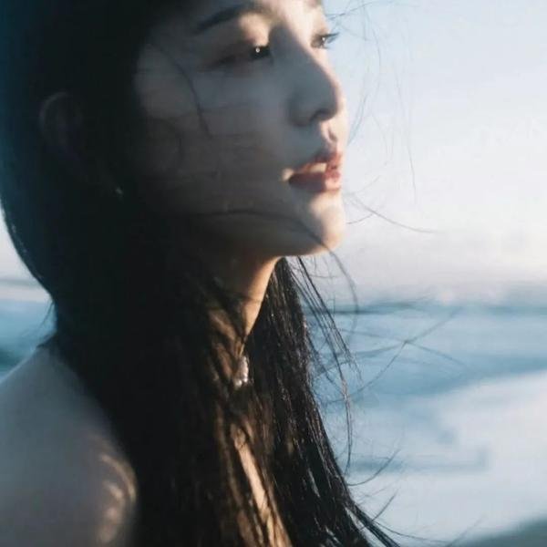 驼背人与舞女